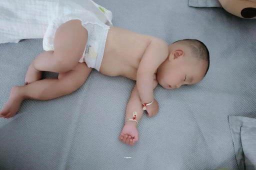 武汉宝宝老打喷嚏怎么办 武汉宝宝老打喷嚏怎么办